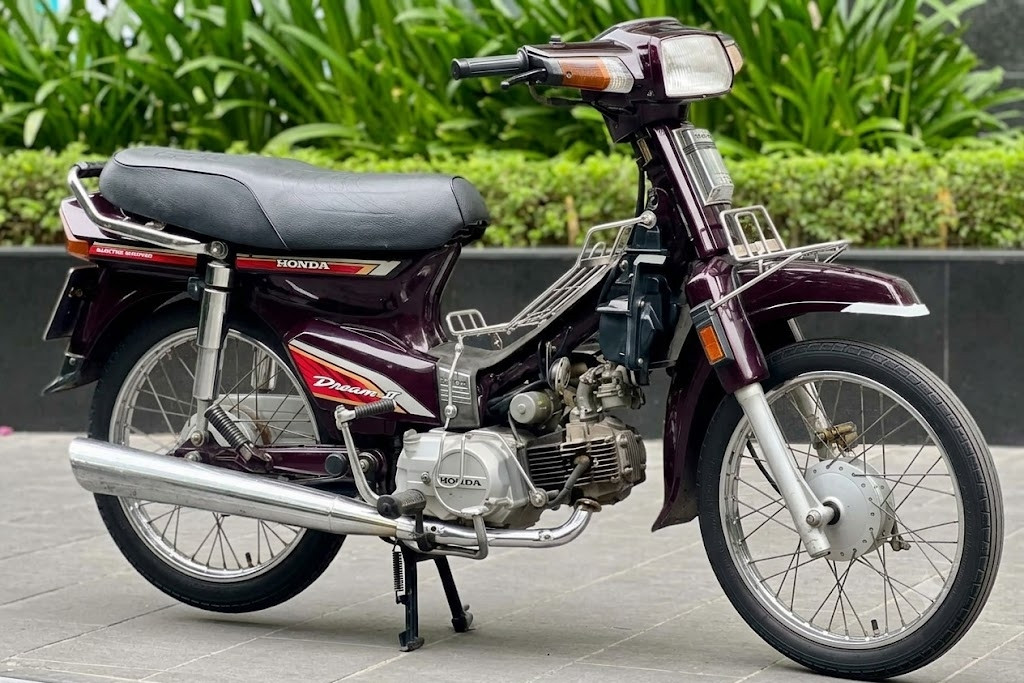 Honda Dream Thái 24 năm tuổi giá gần 140 triệu ở Hà Nội
