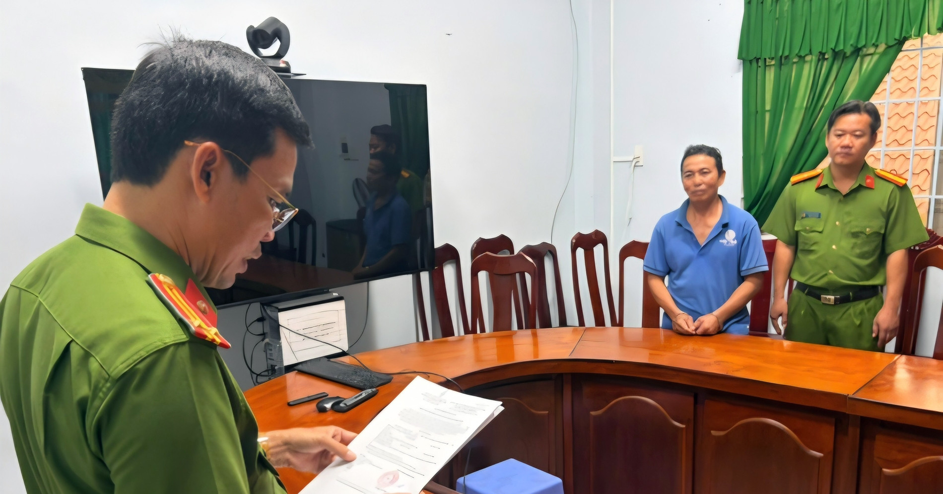 Mâu thuẫn bán nhà, người đàn ông dùng điện, dao định giết nam thanh niên