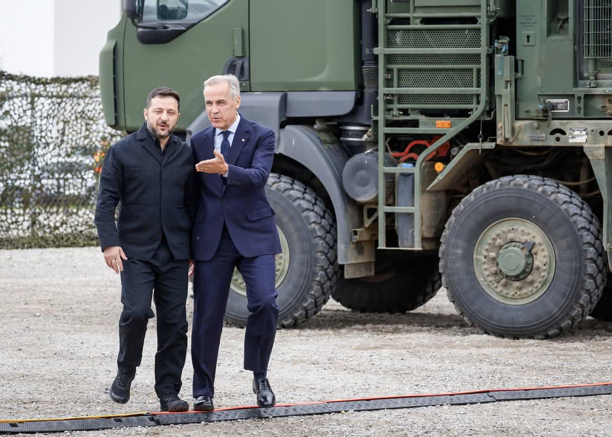 Tổng thống Ukraine Volodymyr Zelensky và Thủ tướng Canada Mark Carney. Ảnh: Canadian Press/Shutterstock