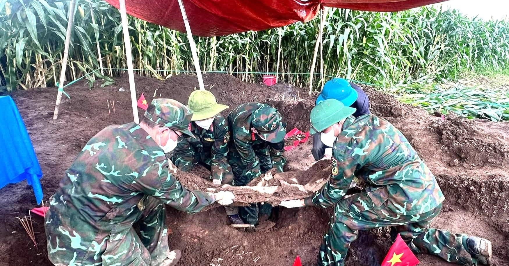 Từ tiếng súng chỉ thiên 30 năm trước, thầy giáo thể dục giúp quy tập 2 hài cốt liệt sĩ