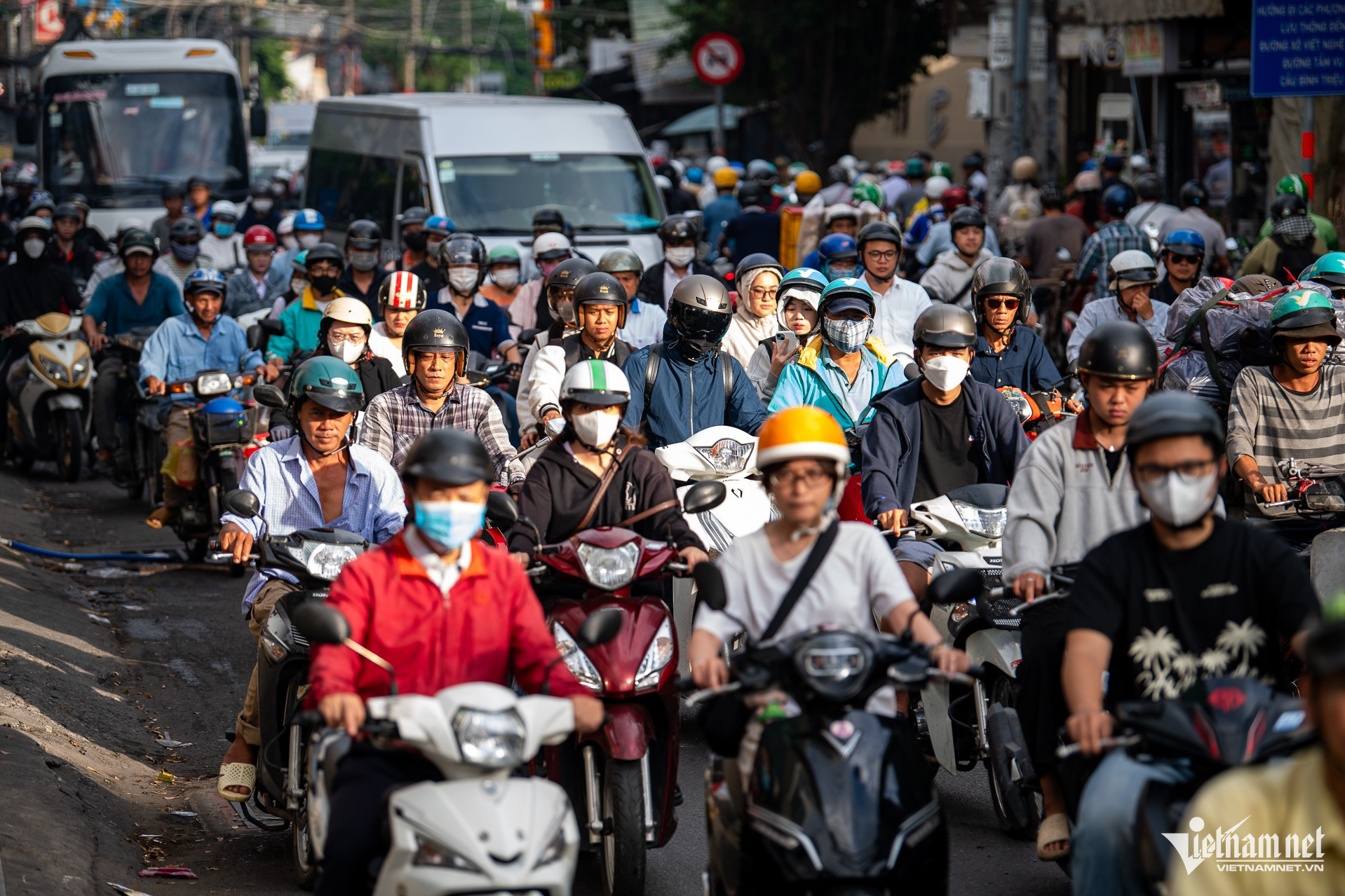 W-Đường Ung Văn Khiêm   Tuấn Hùng 5.jpg