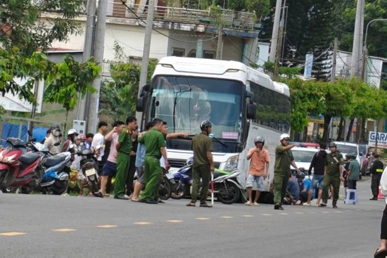 Bản tin chiều 12/9: Va chạm ô tô khách đang lùi, nam sinh lớp 6 tử vong tại chỗ