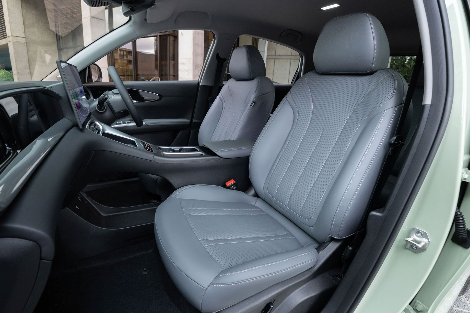 https://static-images.vnncdn.net/vps_images_publish/000001/000003/2026/9/12/geely-ex2-5-1999.jpg