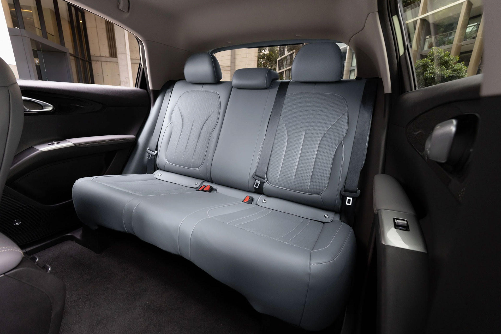 https://static-images.vnncdn.net/vps_images_publish/000001/000003/2026/9/12/geely-ex2-6-2000.jpg