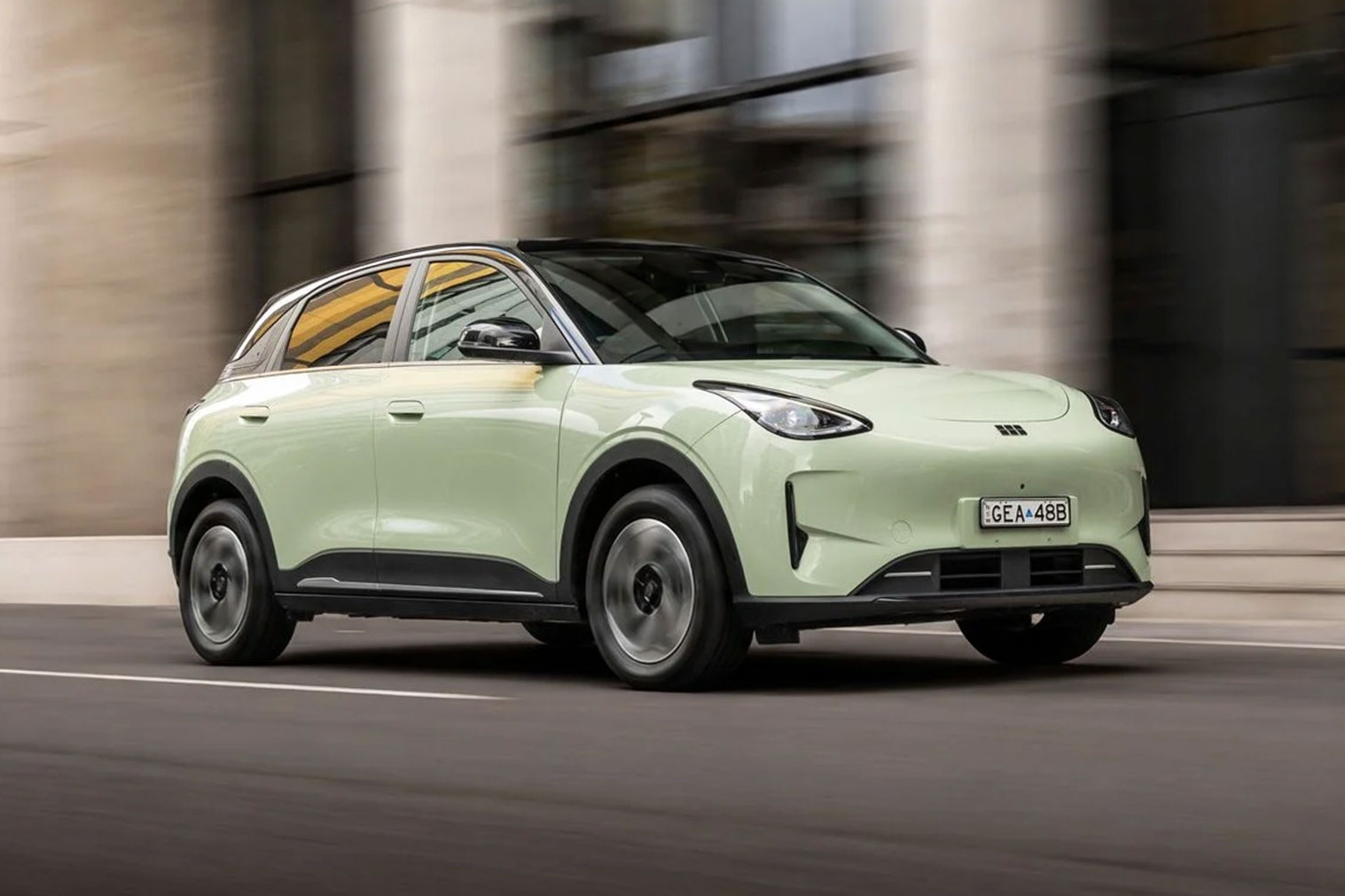 Giá rẻ, rộng rãi, xe điện Geely EX2 có điểm nào khiến người lái thất vọng?