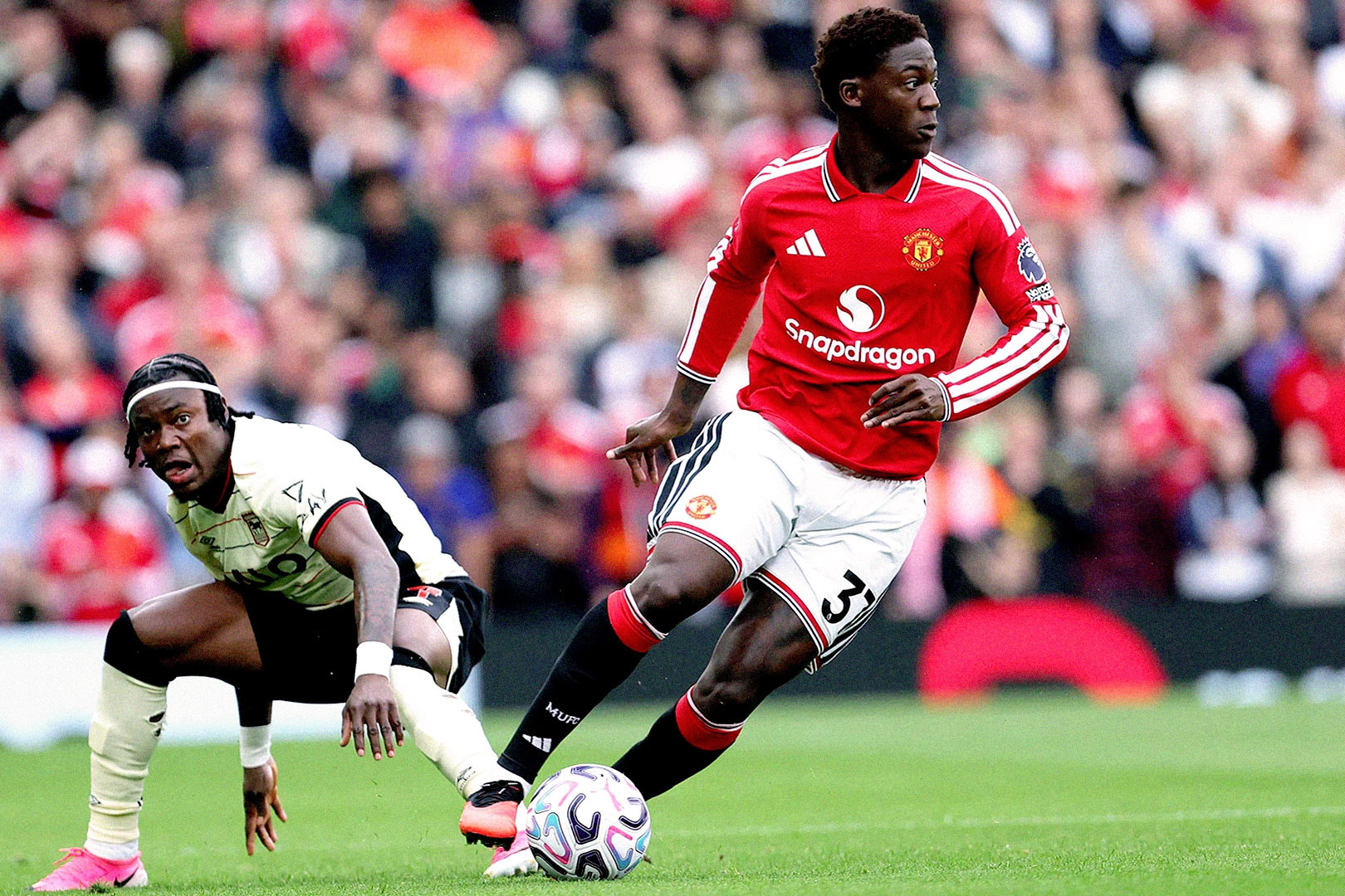 MU đại chiến Man City: ‘Quỷ đỏ’ và điểm tựa Kobbie Mainoo