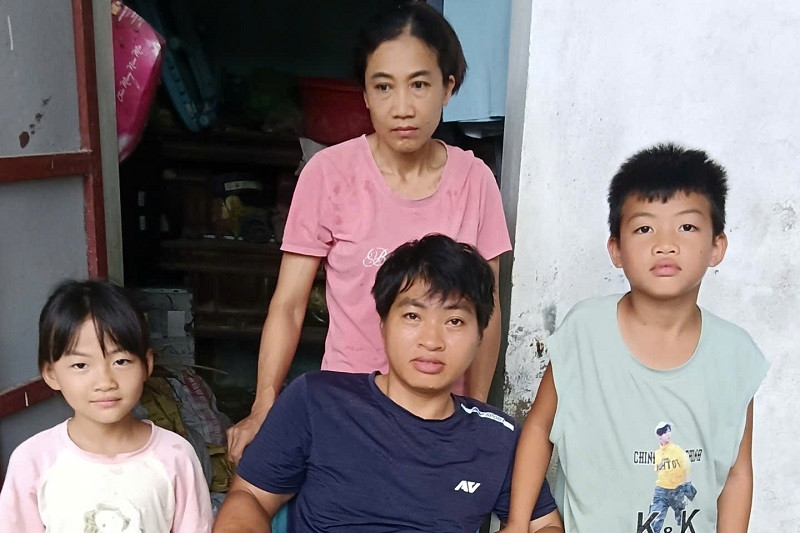 Người đàn ông cần 80 triệu đồng phẫu thuật chân để đi lại nuôi hai con nhỏ