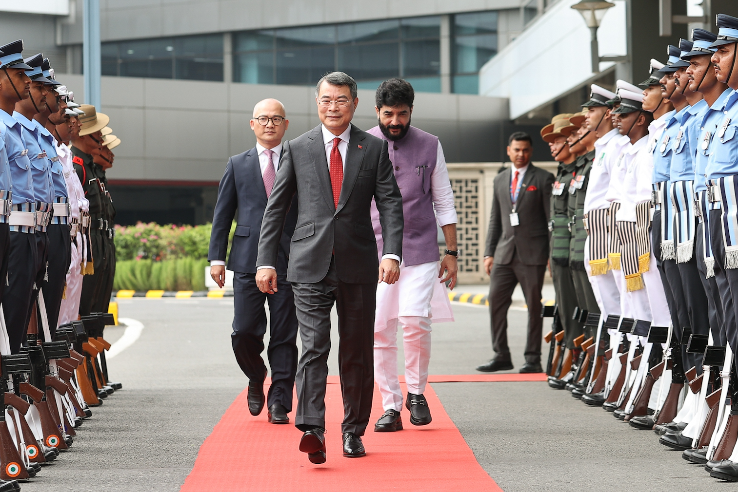 Thủ tướng Lê Minh Hưng đến Ấn Độ, bắt đầu tham dự hội nghị thượng đỉnh BRICS