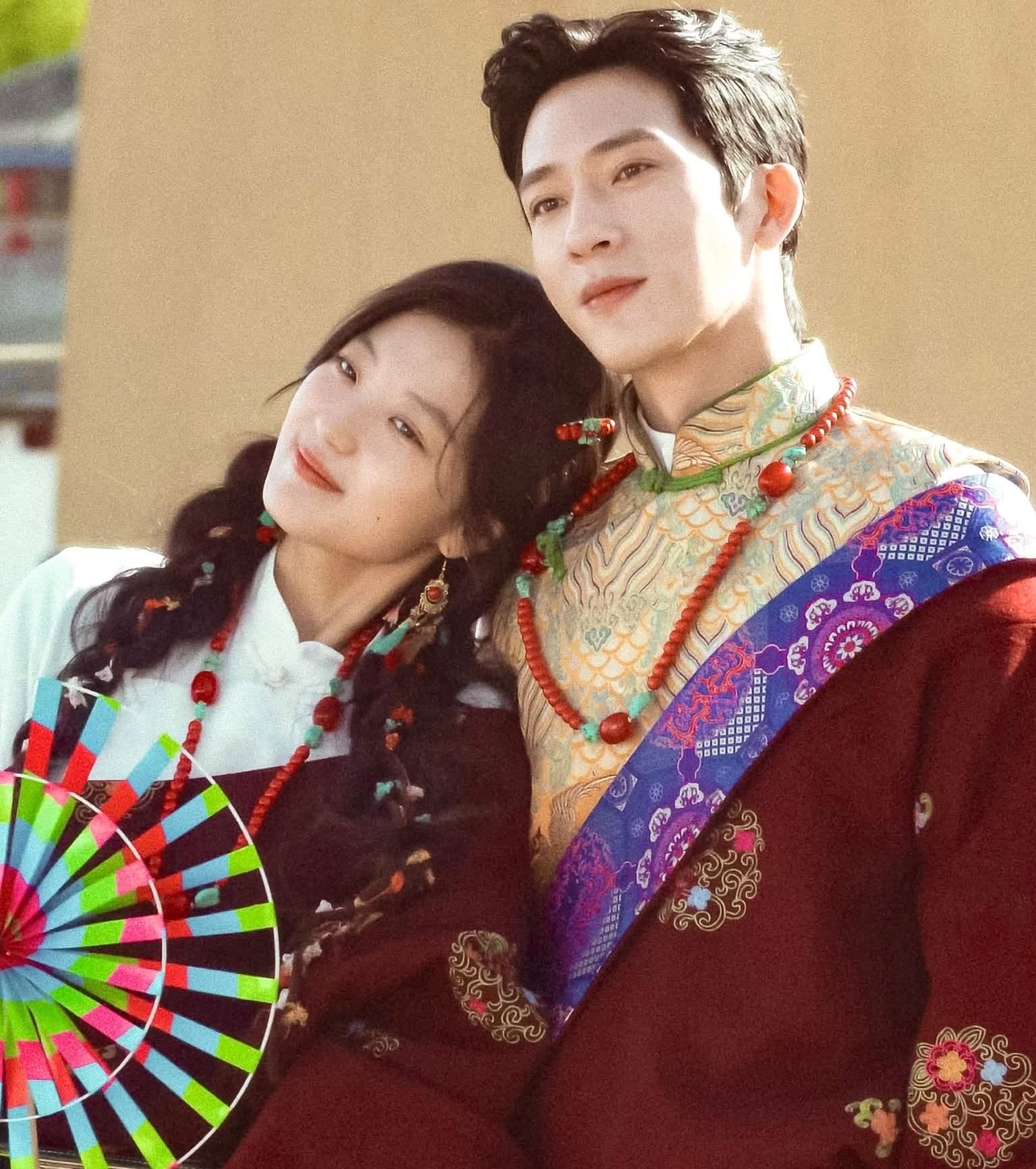 https://static-images.vnncdn.net/vps_images_publish/000001/000003/2026/9/12/tinh-bach-nhien-dau-xuan-tuoi-sang-tong-tai-gay-sot-tren-phim-ngoai-doi-me-nau-an-378.jpg