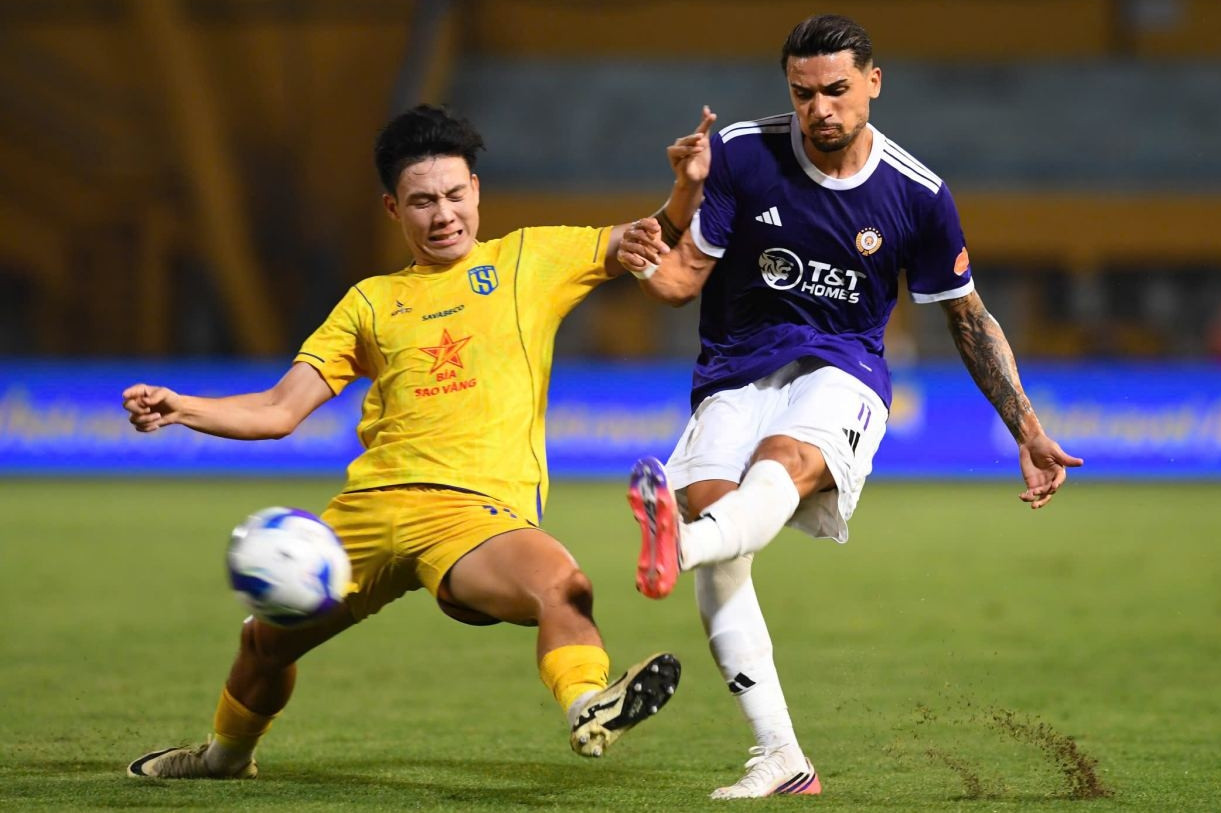 Hà Nội FC thua khó tin SLNA ngay tại Hàng Đẫy