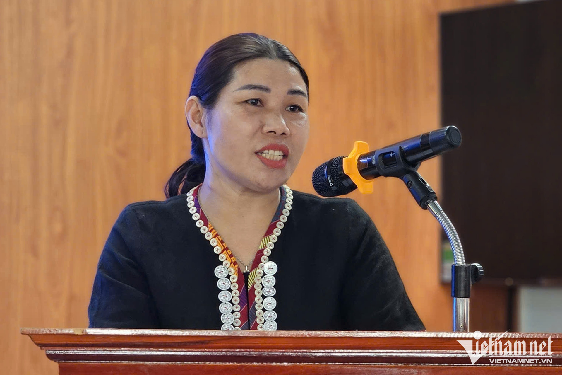 W-ba Ho Thi Hue   Truong phong van xa  xa Lia 1.jpg