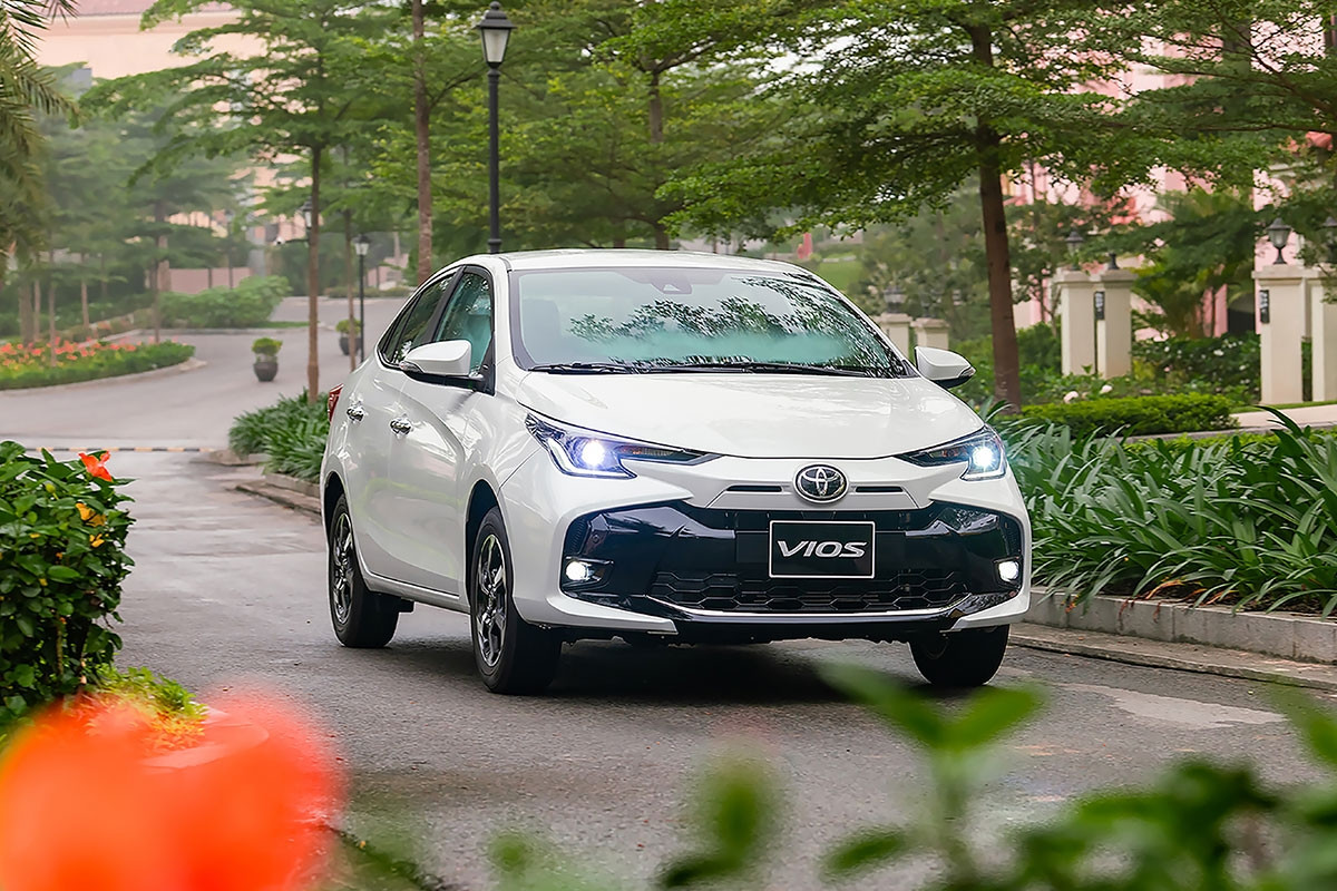 Xe sedan cỡ B tháng 8/2026: Toyota Vios trở lại ngôi đầu, Honda City