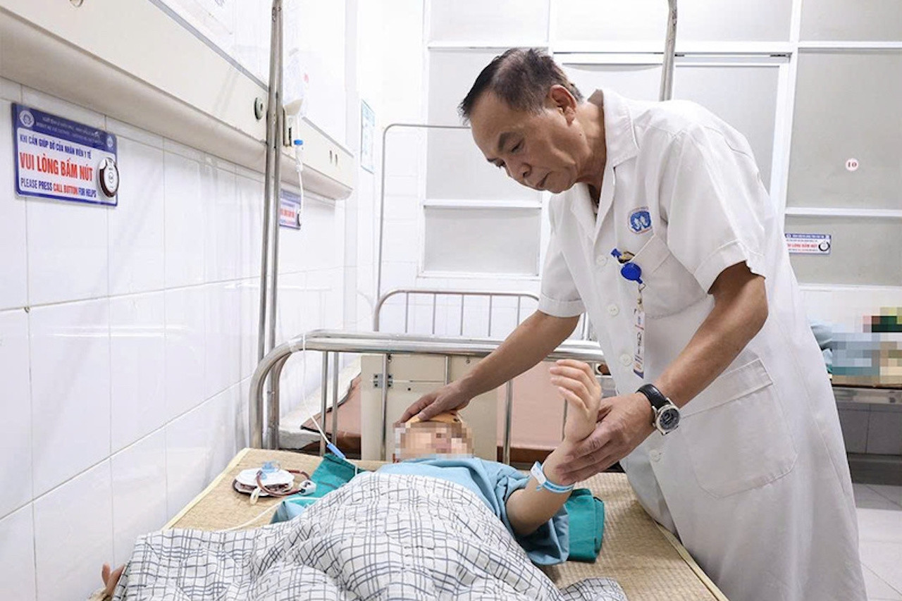 Bé gái 9 tuổi chấn thương sọ não sau cú ngã xe đạp