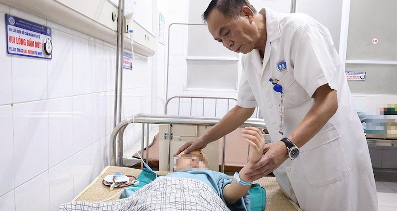 Bé gái 9 tuổi chấn thương sọ não sau cú ngã xe đạp