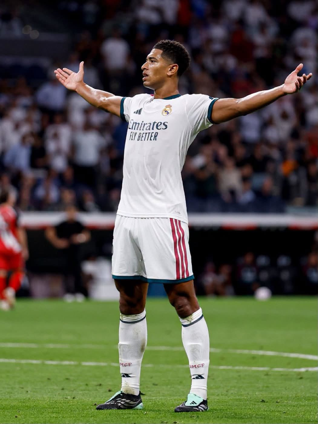 https://static-images.vnncdn.net/vps_images_publish/000001/000003/2026/9/13/bellingham-real-madrid-219.jpeg