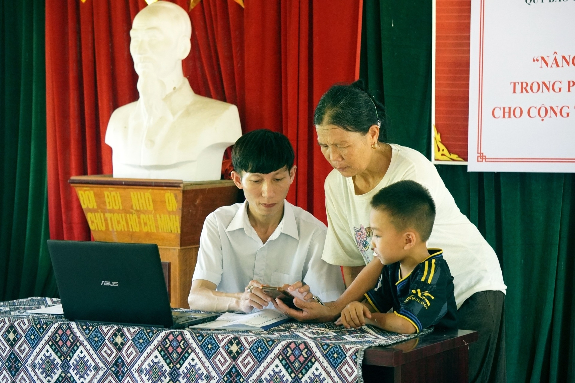 Cử nhân 9X bỏ việc lương 15 triệu về quê làm trưởng bản