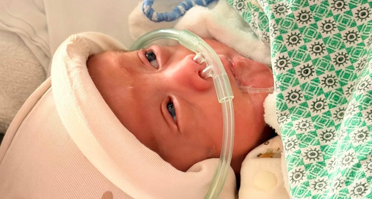 Khóc nghẹn trong phòng mổ, người mẹ trẻ đón con chào đời sau bao lần thót tim