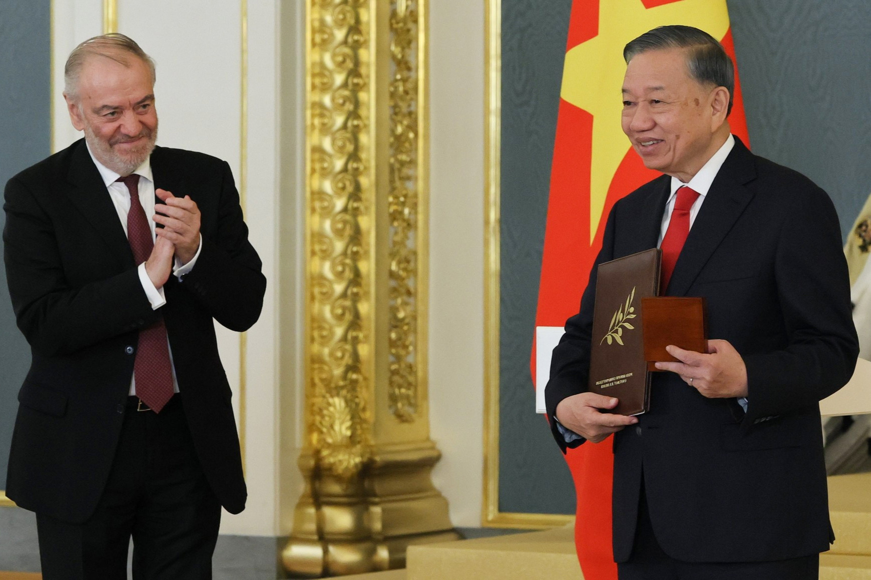 https://static-images.vnncdn.net/vps_images_publish/000001/000003/2026/9/13/nga-phap-danh-su-don-tiep-nhieu-nghi-le-dac-biet-voi-tong-bi-thu-chu-tich-nuoc-542.jpg