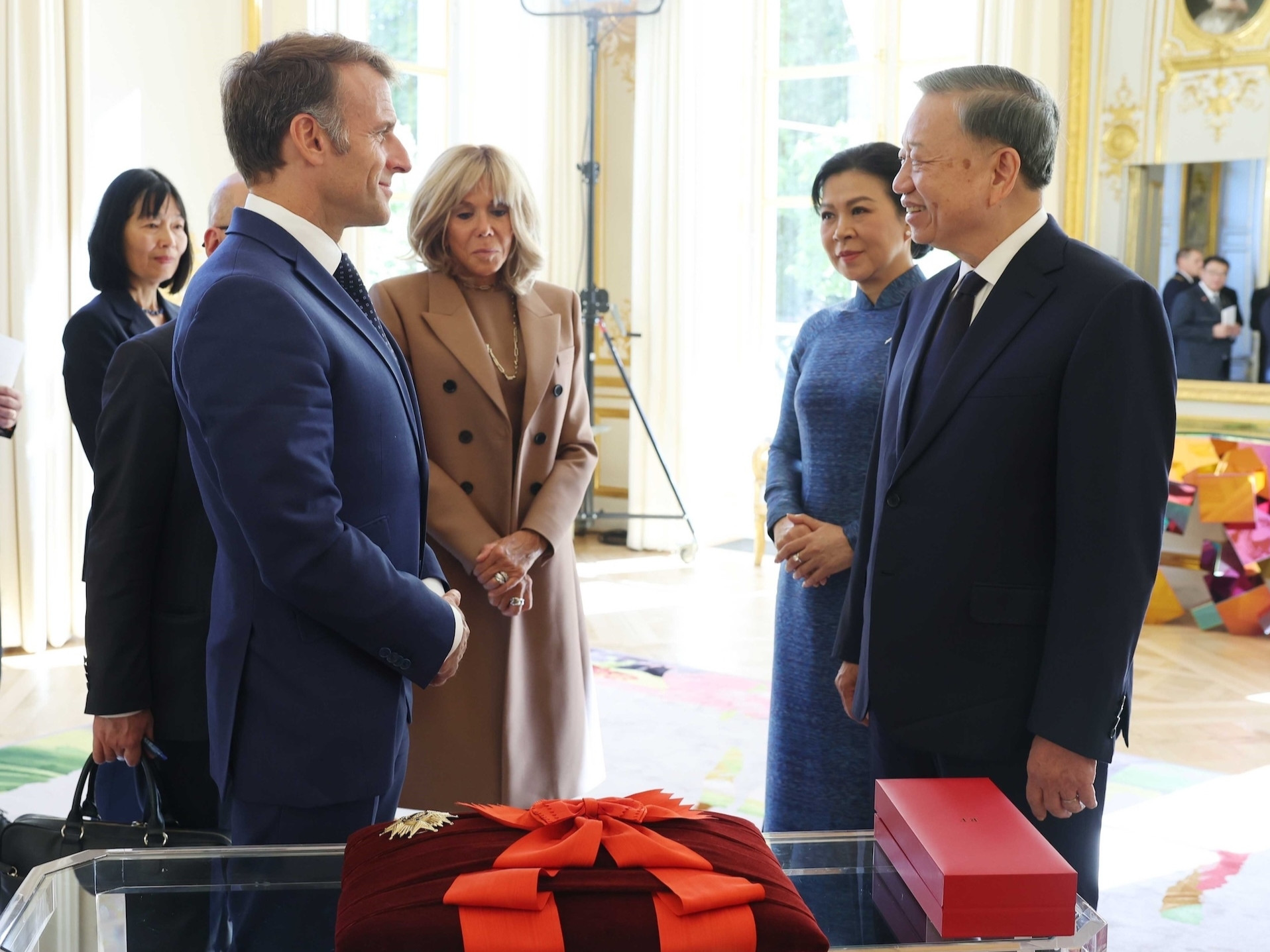 https://static-images.vnncdn.net/vps_images_publish/000001/000003/2026/9/13/nga-phap-danh-su-don-tiep-nhieu-nghi-le-dac-biet-voi-tong-bi-thu-chu-tich-nuoc-543.jpg
