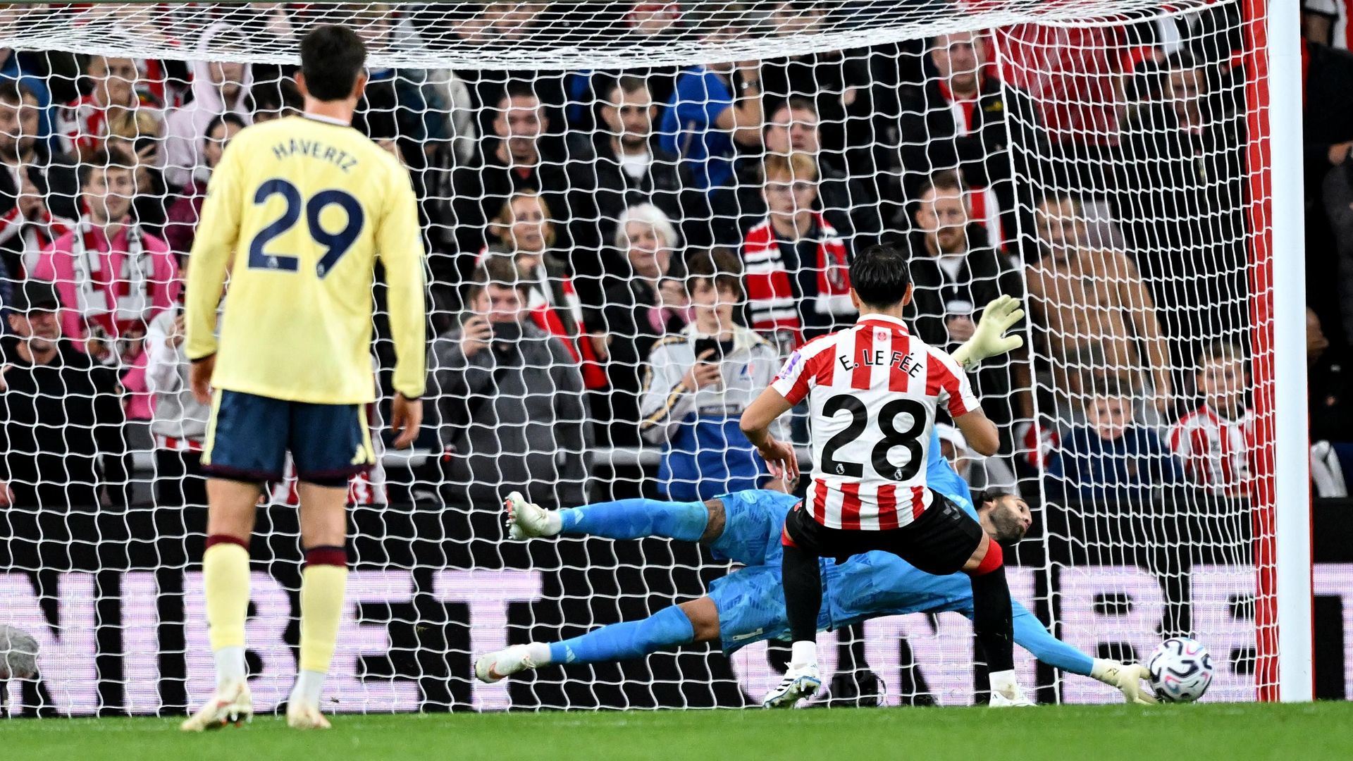 resources_premierleague_pulselive_com 2026 09 12T192211Z_1841196113_UP1EM9C1HSXXI_RTRMADP_3_SOCCER ENGLAND SUN ARS (1).jpg