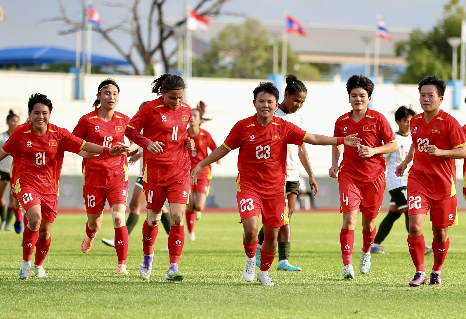 tuyen nu viet nam.jpg