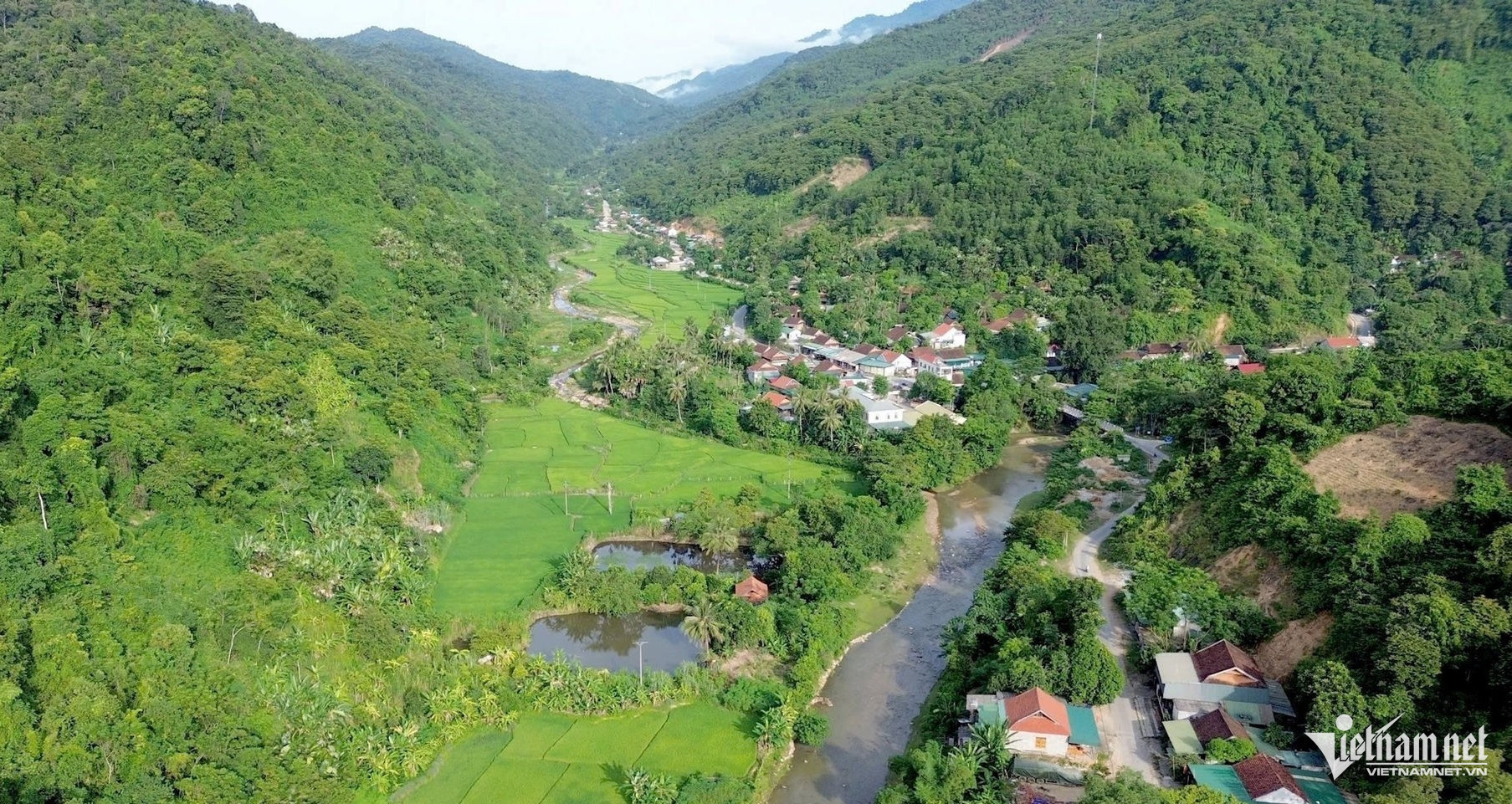 W-Trung tâm xã Yên Na nhìn từ trên cao.jpg