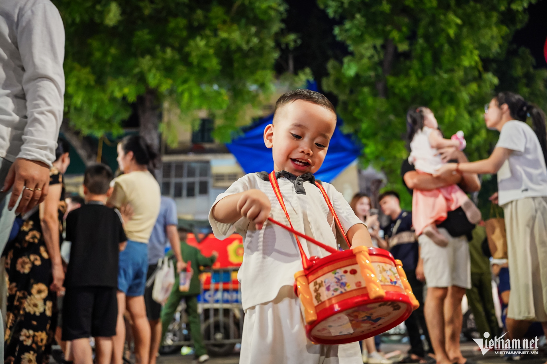 https://static-images.vnncdn.net/vps_images_publish/000001/000003/2026/9/13/w-trung-thu-4-2220.jpg