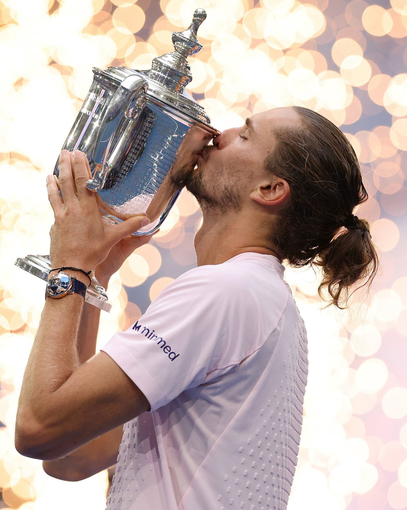 https://static-images.vnncdn.net/vps_images_publish/000001/000003/2026/9/14/alexander-zverev-1-140.jpeg