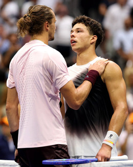 https://static-images.vnncdn.net/vps_images_publish/000001/000003/2026/9/14/alexander-zverev-4-137.jpeg