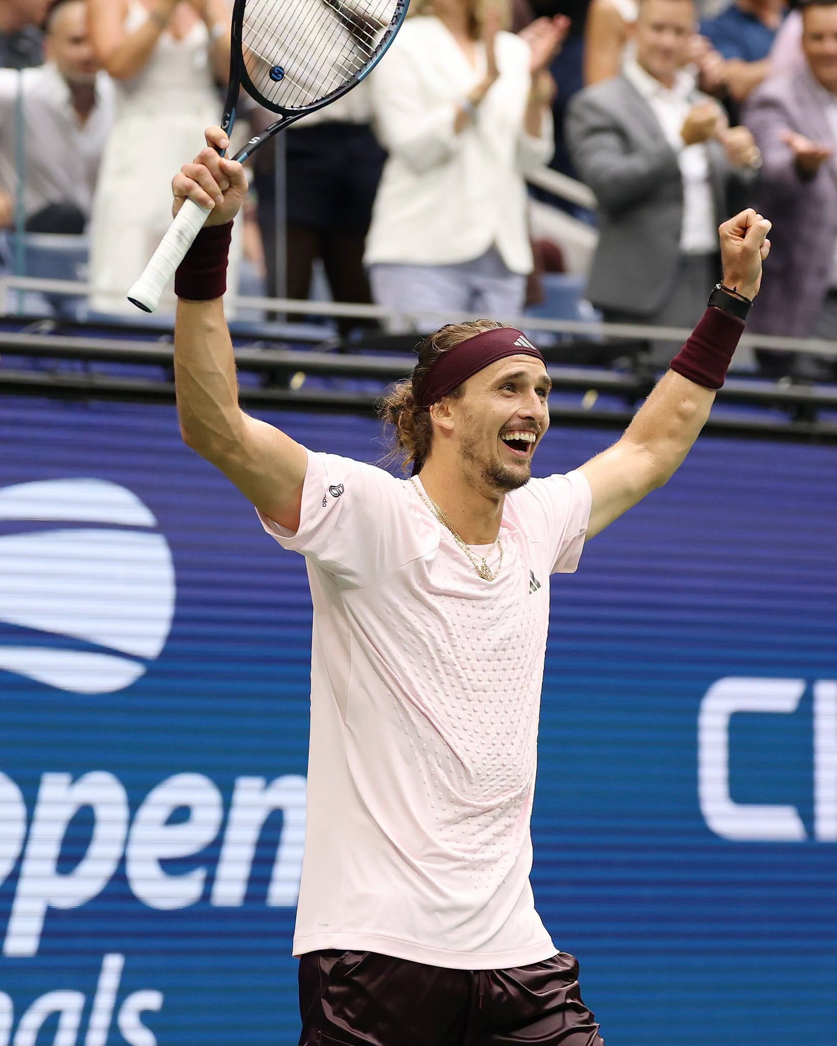 https://static-images.vnncdn.net/vps_images_publish/000001/000003/2026/9/14/alexander-zverev-6-136.jpeg