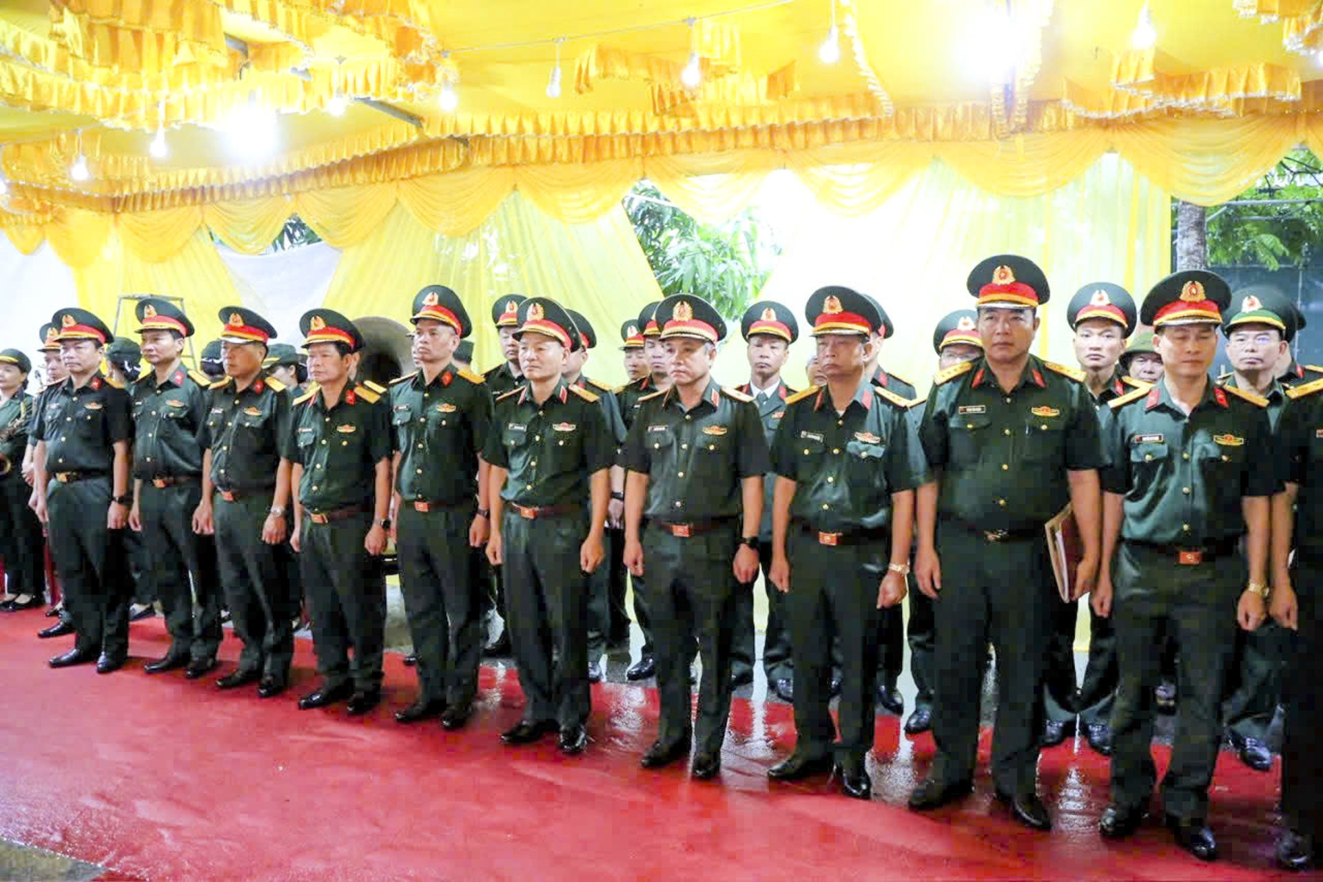 chiến sĩ cứu người hưng yên.JPG