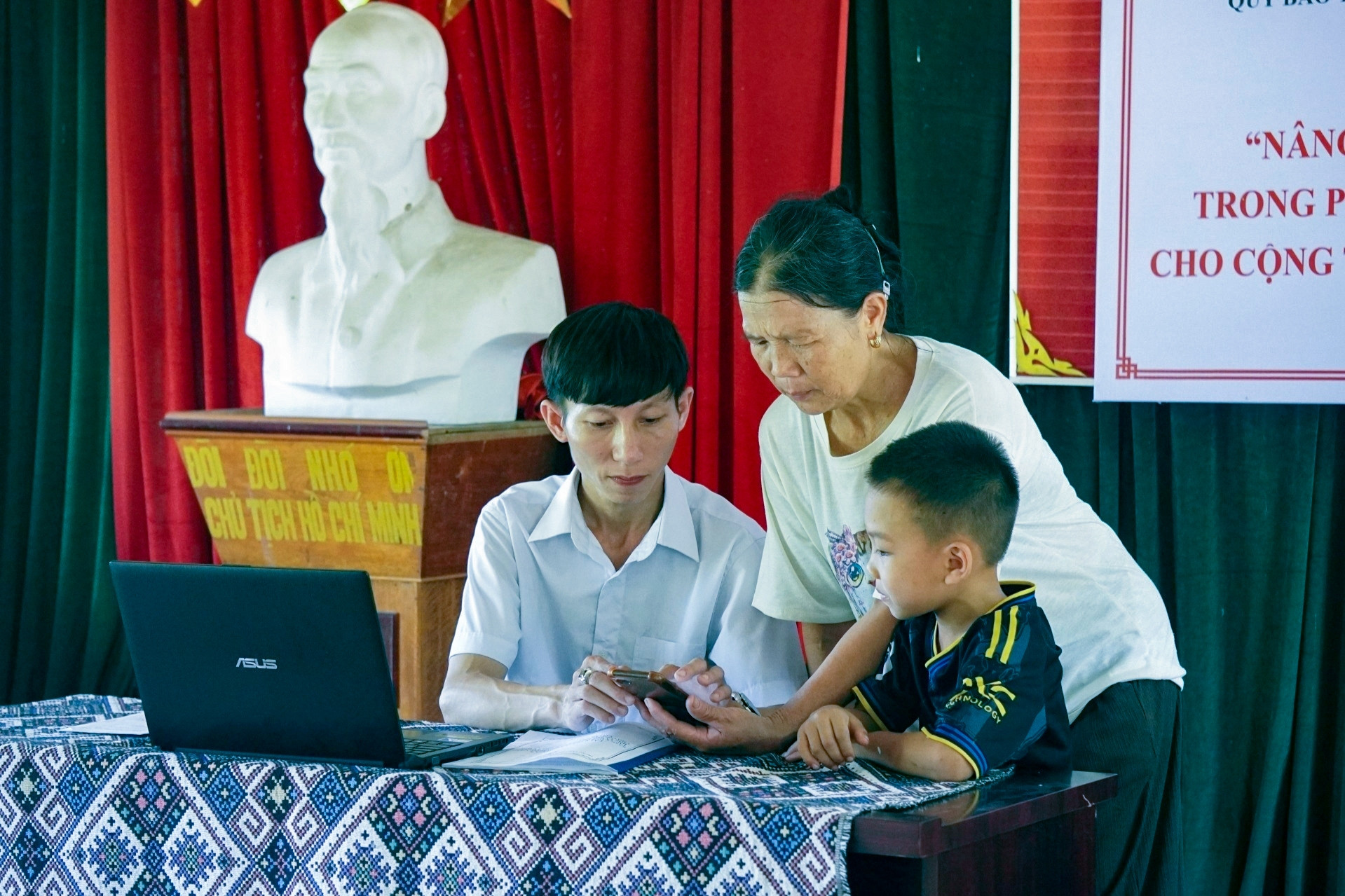Cử nhân 9X bỏ việc lương 15 triệu về quê làm trưởng bản