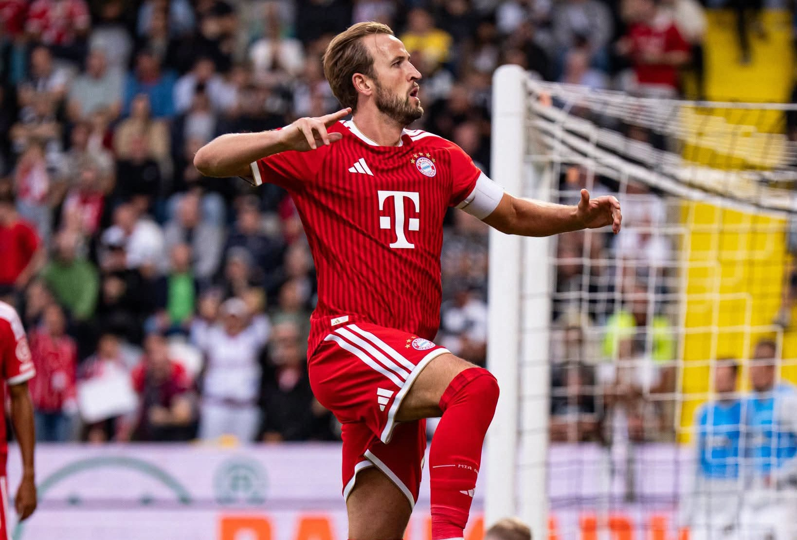Harry Kane bừng sáng, Bayern Munich thắng nhọc tân binh