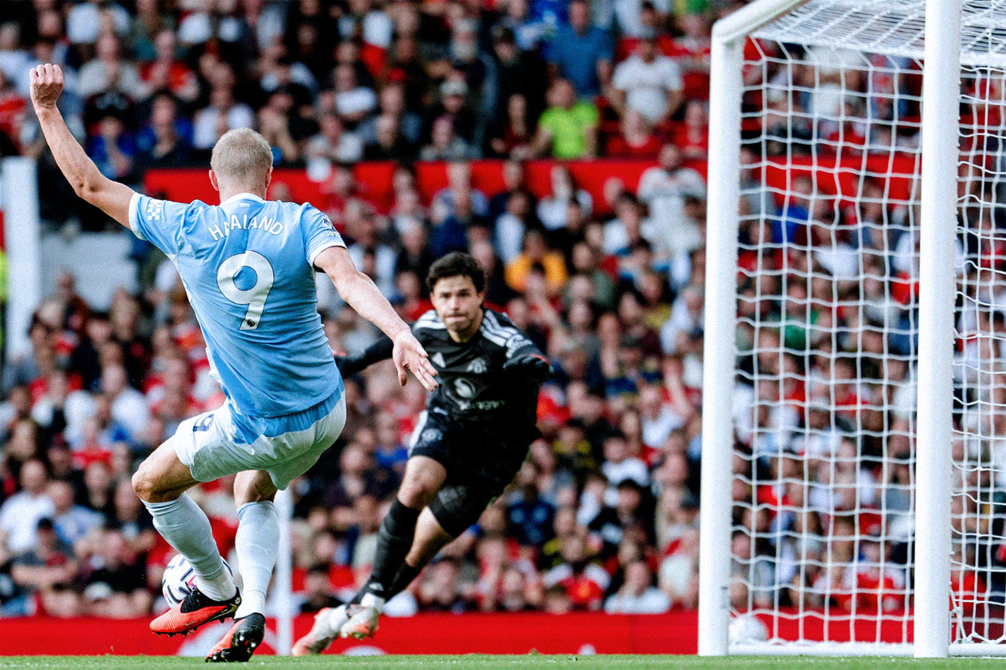 Haaland MU Man City 1.jpg