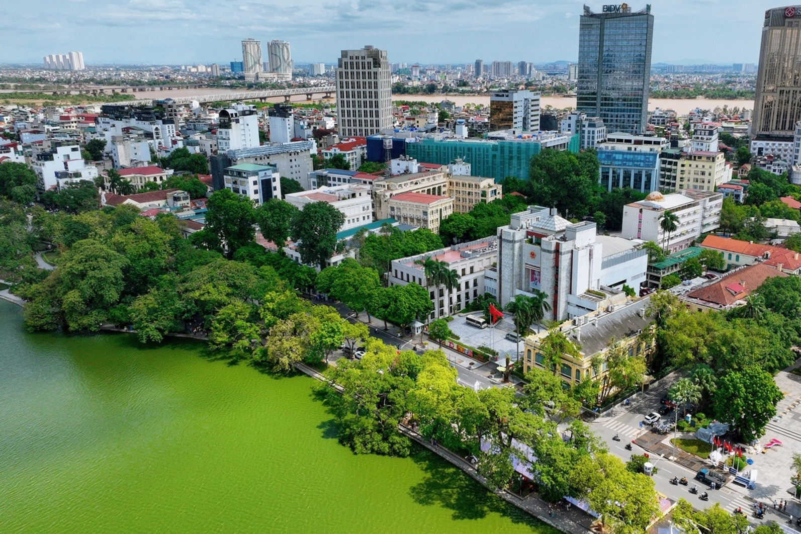 Hồ Gươm phải có 'khoảng thở', tái cấu trúc không có nghĩa xây dựng nhiều công trình