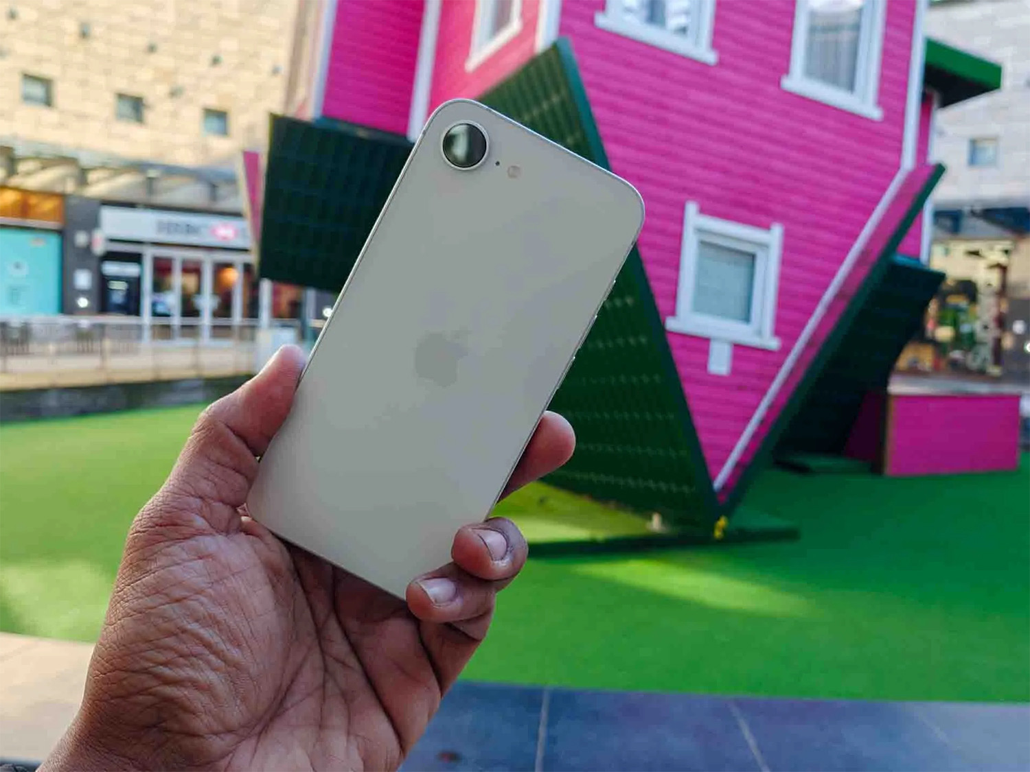 iPhone 16e.jpg