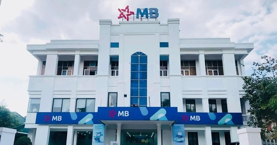 Khách bức xúc bị ngân hàng đột ngột trừ tiền đóng phí "Bệnh lý nghiêm trọng"