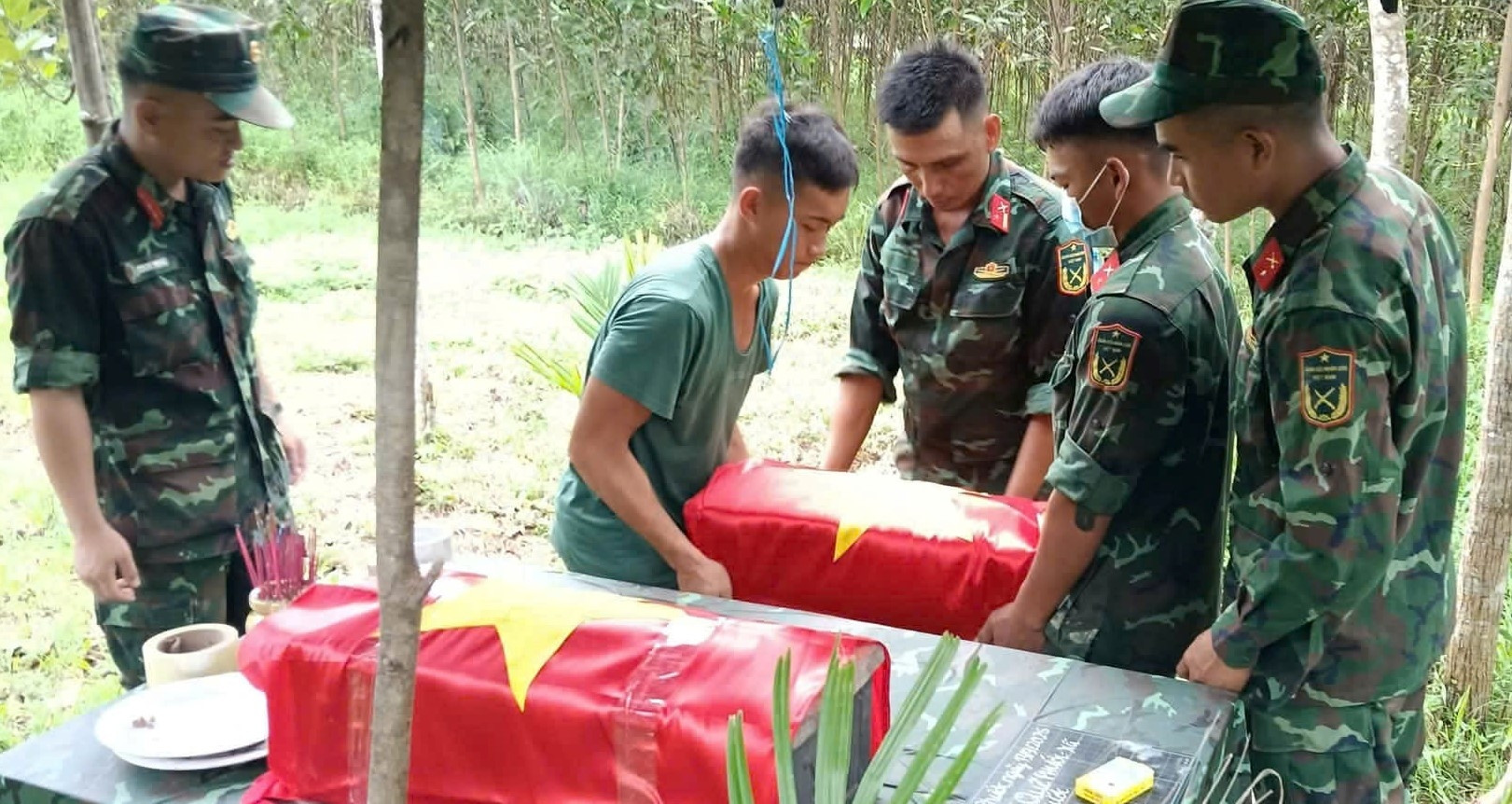 Lần theo ký ức của hai cụ ông, tìm thấy 3 hài cốt liệt sĩ ở Đà Nẵng