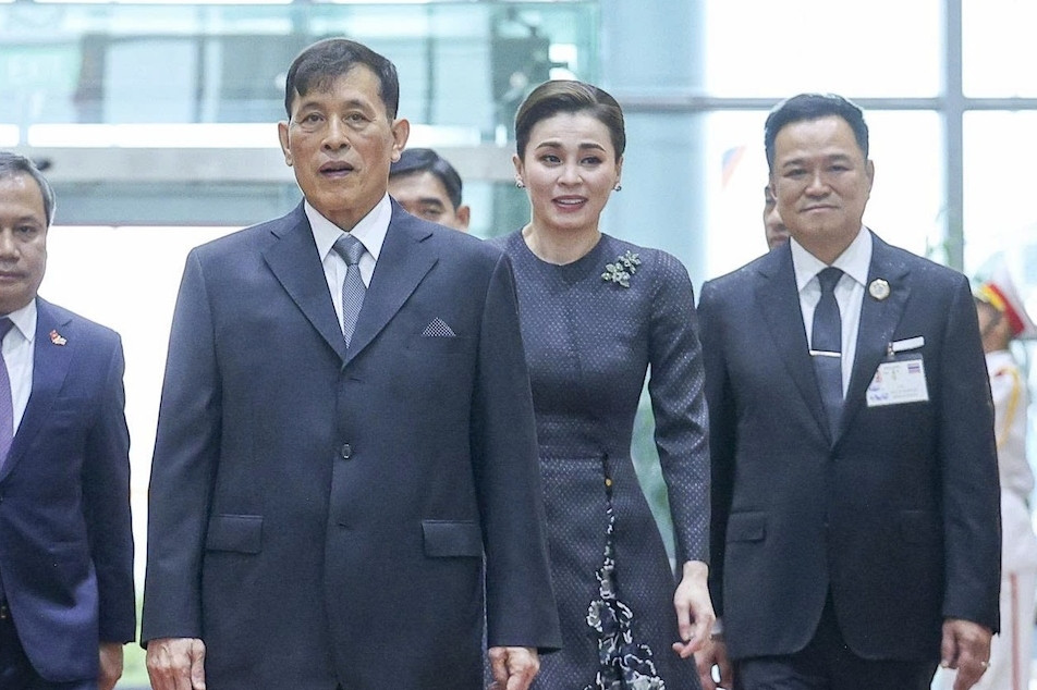 Nhà Vua Thái Lan và Hoàng hậu tự lái chuyên cơ thăm Việt Nam