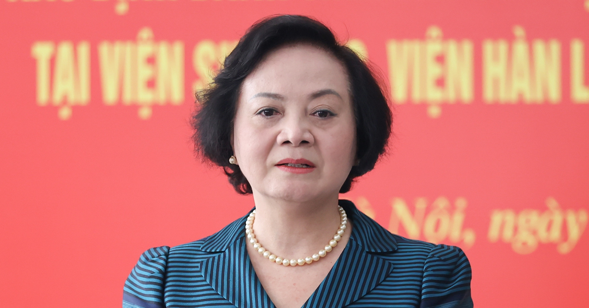 Phó Thủ tướng Phạm Thị Thanh Trà kiểm tra Trung tâm Giám định ADN tìm lại danh tính liệt sĩ