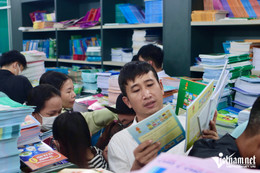 sách giáo khoa.png