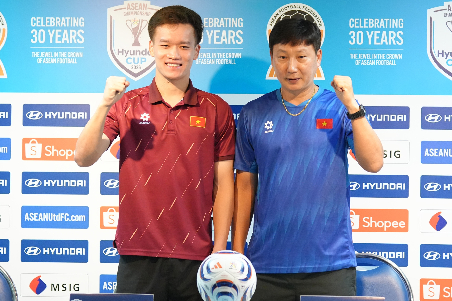 Thái Lan gọi Chanathip, HLV Kim Sang Sik chờ Hoàng Đức trở lại