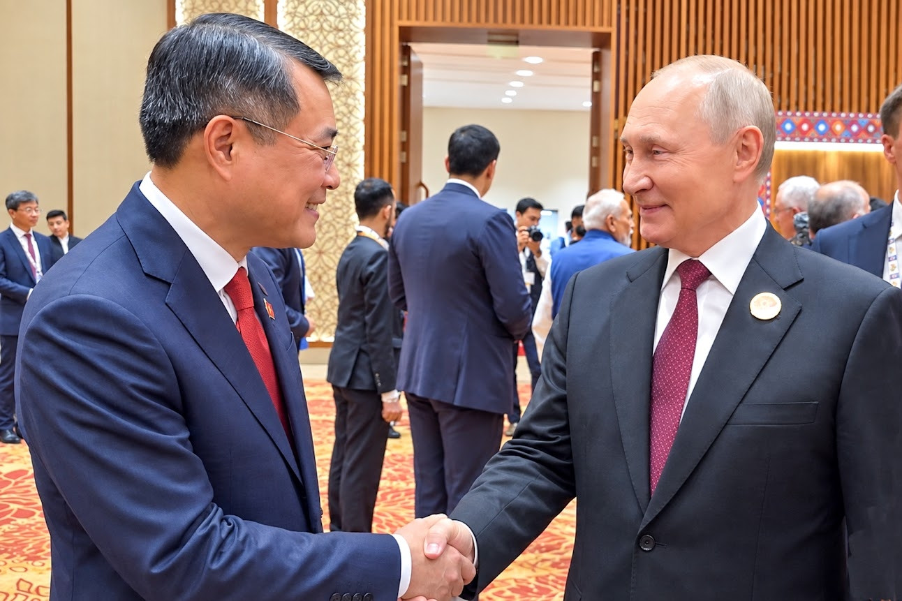 Thủ tướng Lê Minh Hưng gặp Tổng thống Nga Putin