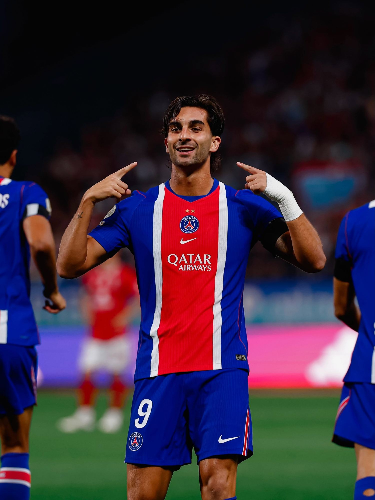 https://static-images.vnncdn.net/vps_images_publish/000001/000003/2026/9/14/torres-psg-1-117.jpg
