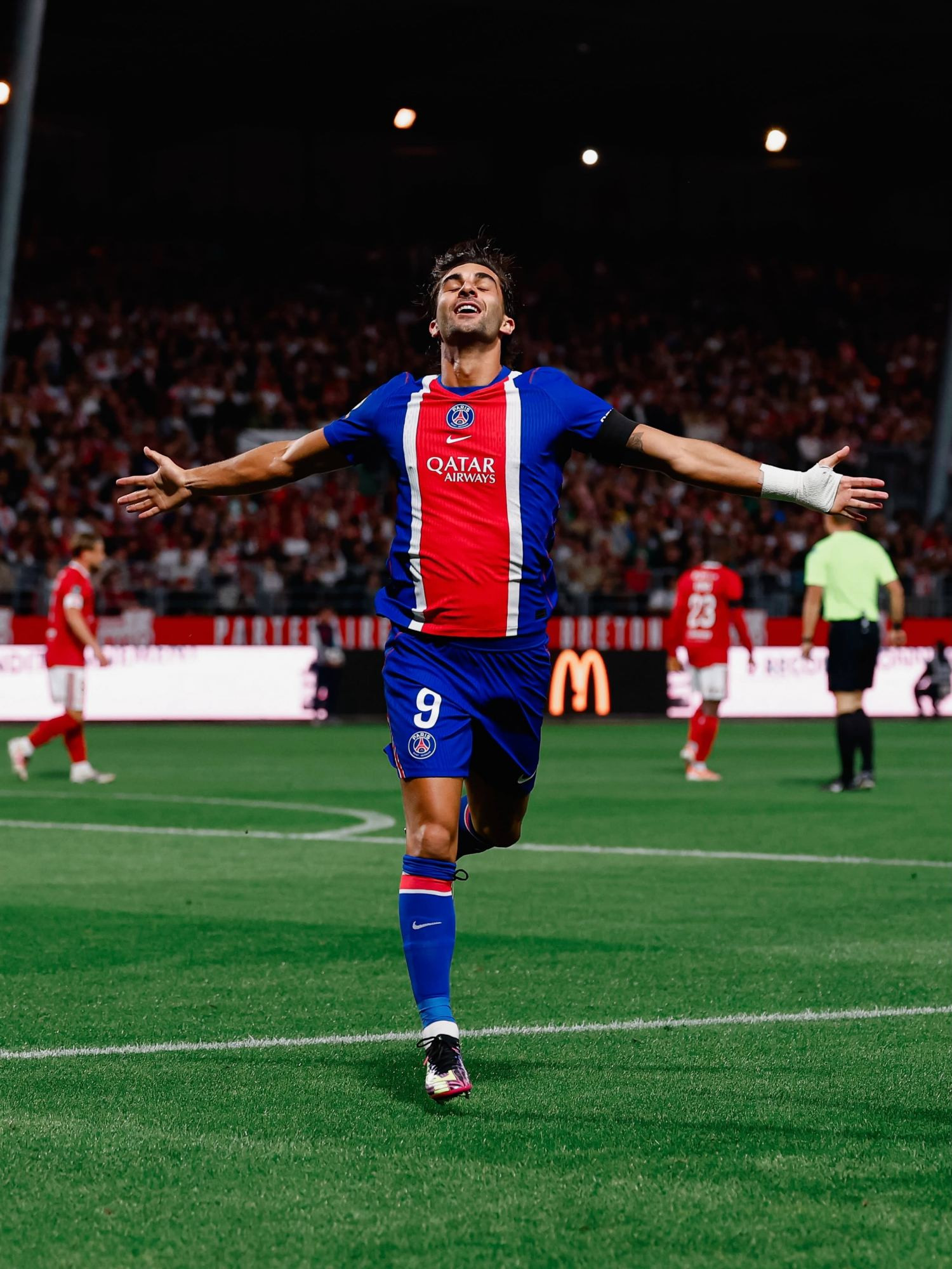 https://static-images.vnncdn.net/vps_images_publish/000001/000003/2026/9/14/torres-psg-116.jpg