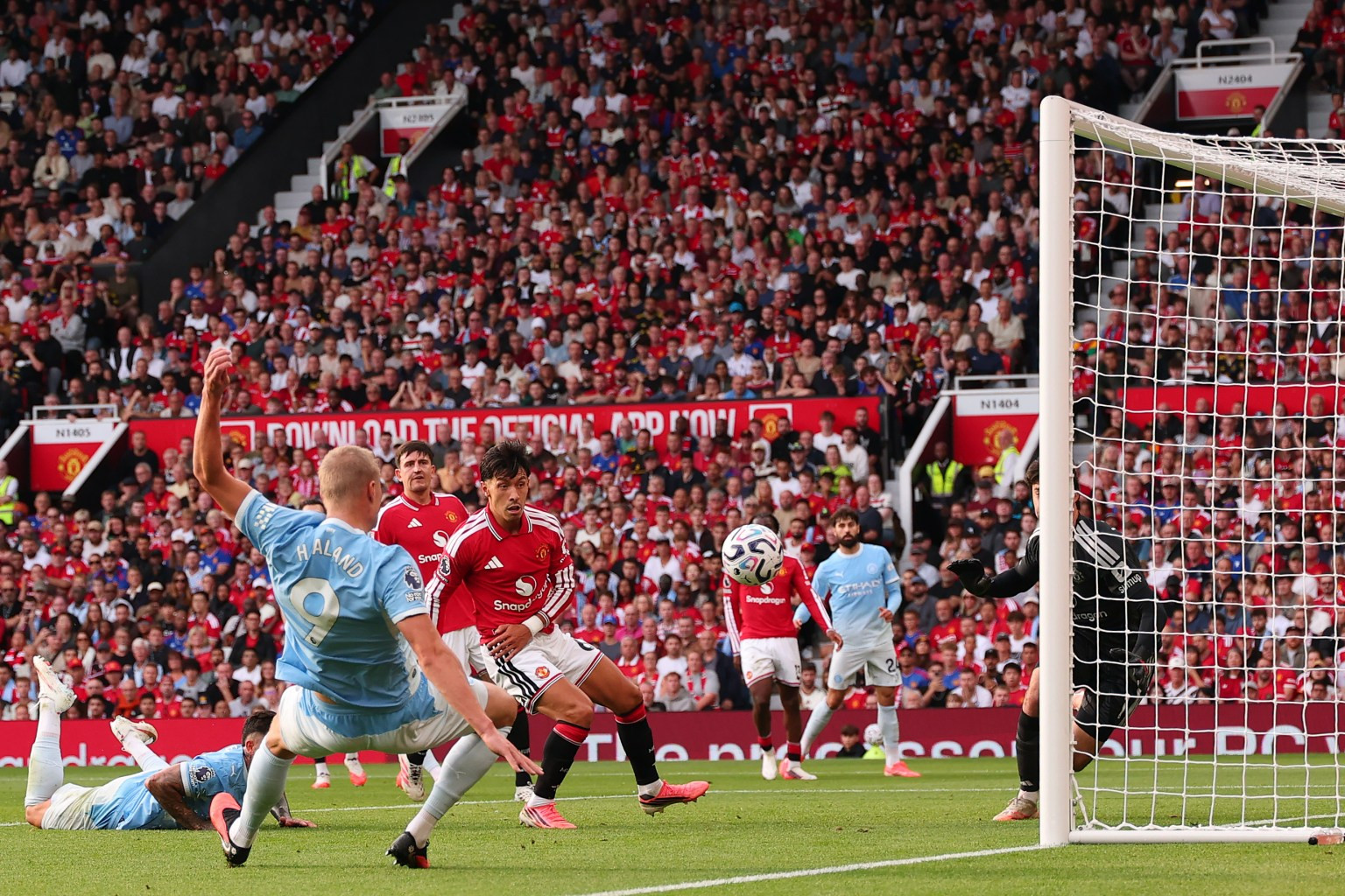 www_thesun_co_uk erling haaland manchester city scores 1108150264_47cda7.jpg