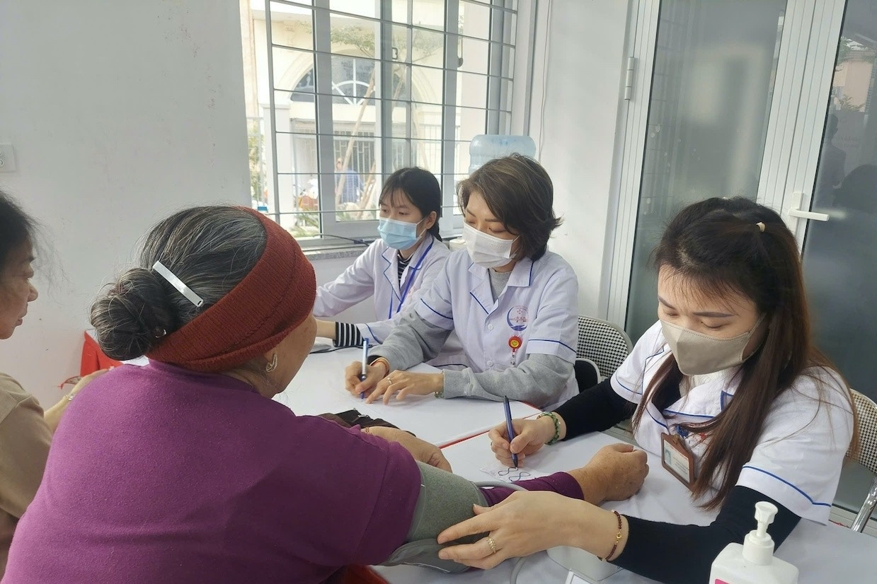Bẫy bệnh tật ở người cao tuổi có bệnh nền