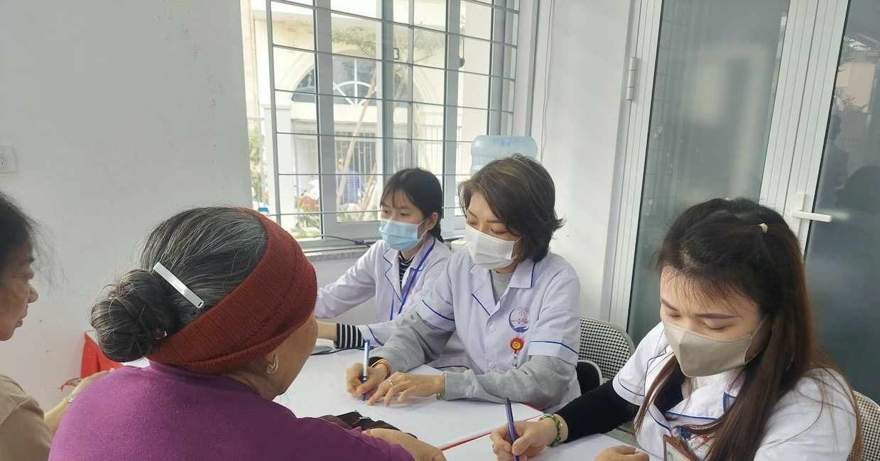 Bẫy bệnh tật ở người cao tuổi có bệnh nền