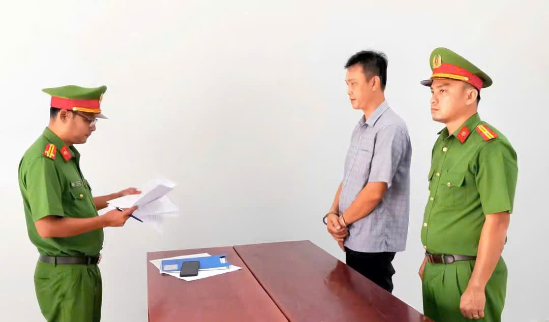 Làm nhục 
1.jpg