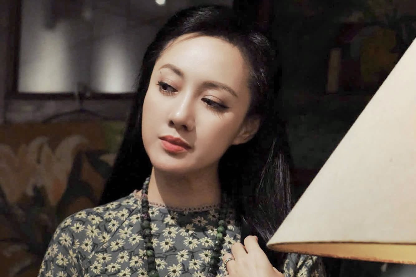 MC Hoài Anh VTV đẹp nền nã, Cục trưởng Xuân Bắc chống ngập giữa đêm